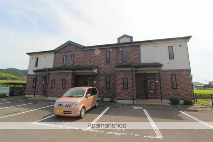 香川県高松市国分寺町福家の賃貸アパートの外観