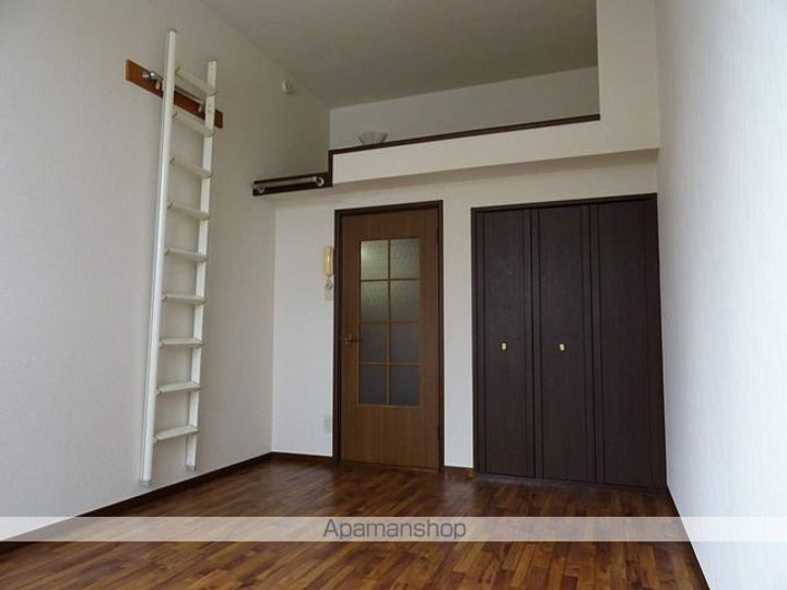 ホワイトキャッスル遠見塚7番館の居間