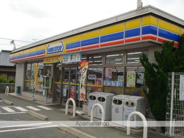 カトルカールの周辺