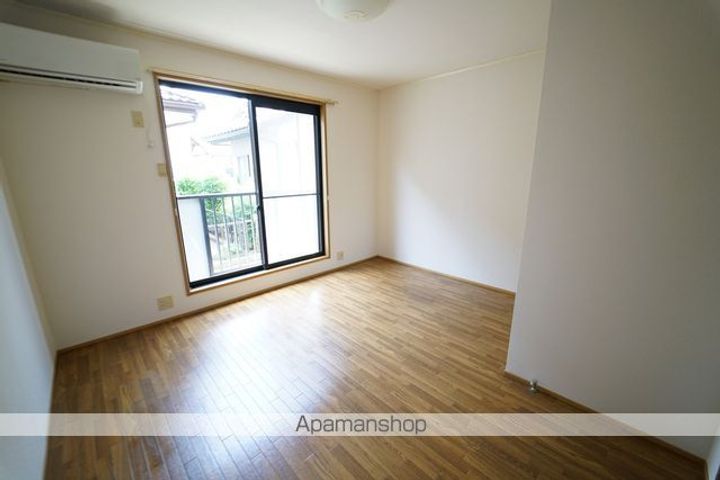 フローラルマミ102の居間