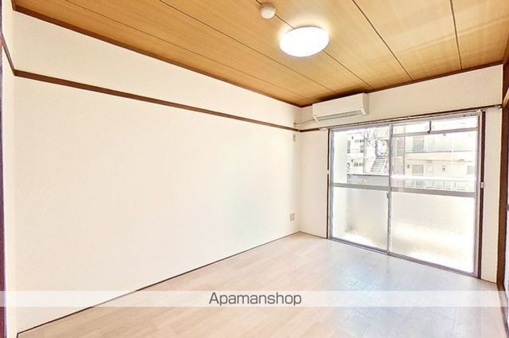 藤本マンションの居間