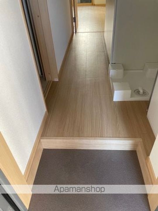 ハイツ凪の玄関