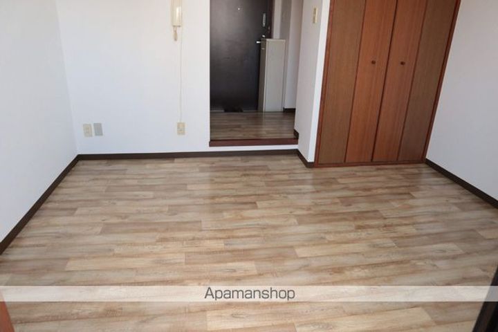 プレオール深井の居間