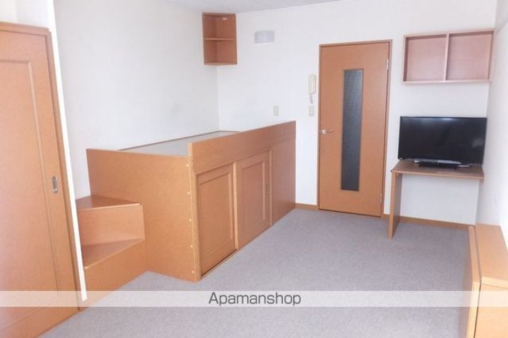 レオパレスユキコーポ77の居間