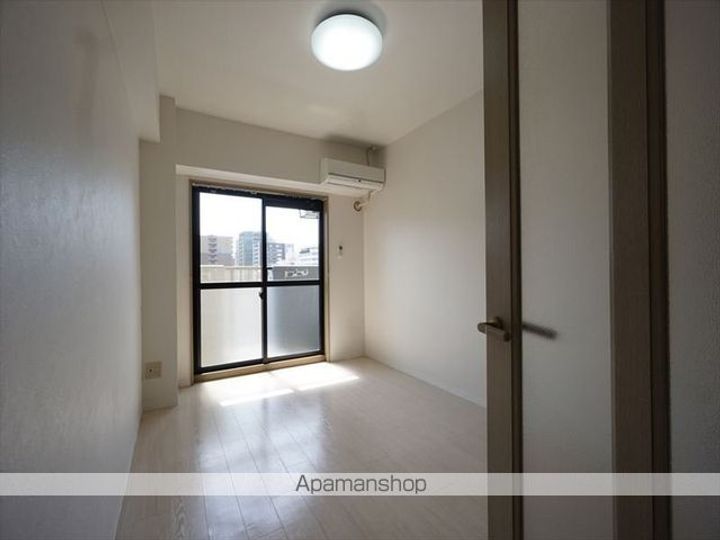 愛知県名古屋市東区泉2丁目の賃貸マンション1007の居間