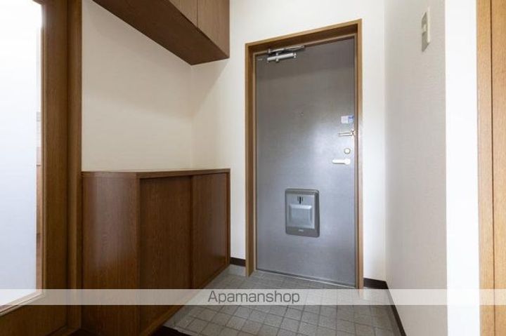 香川県高松市太田下町の賃貸マンションの玄関