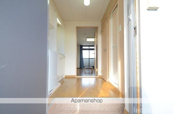 レオパレス新開の玄関