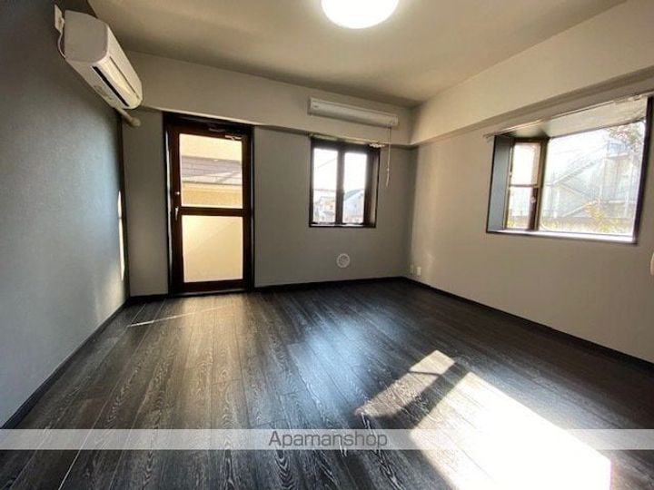 キャッスルマンション河辺204の居間
