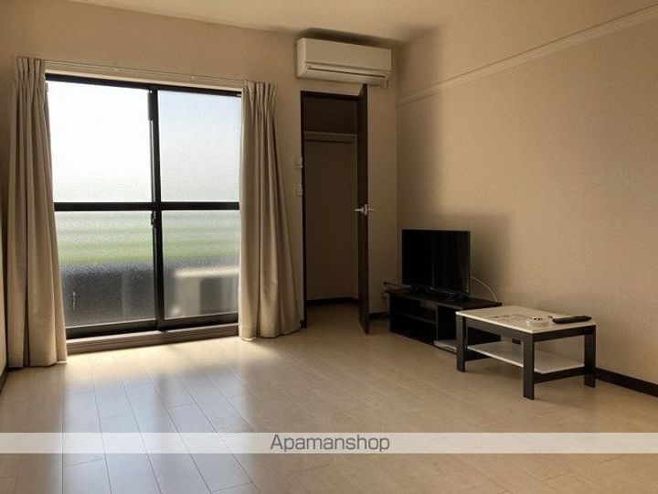 グリーンヴェール岡駅前の居間