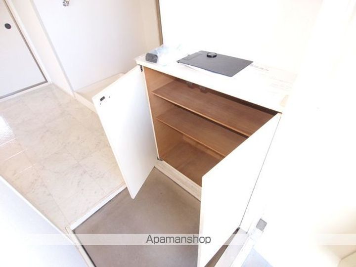 コーポマルタの玄関