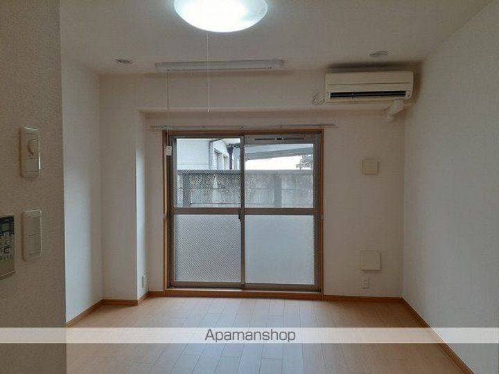 フロンティア102の内装