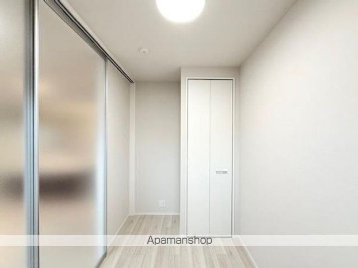東京都中野区中野1丁目の賃貸マンションの居間