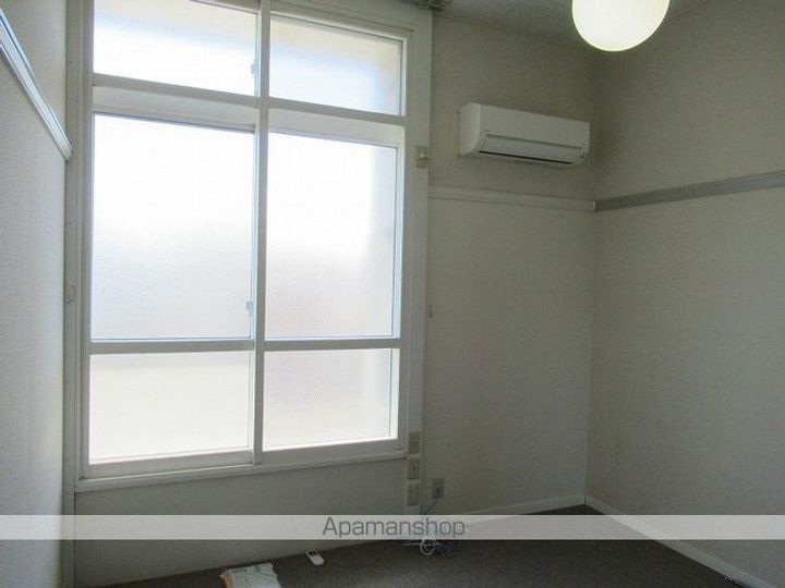 パークサイド室小路206の居間