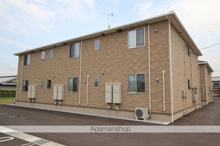 香川県高松市小村町の賃貸アパートの外観