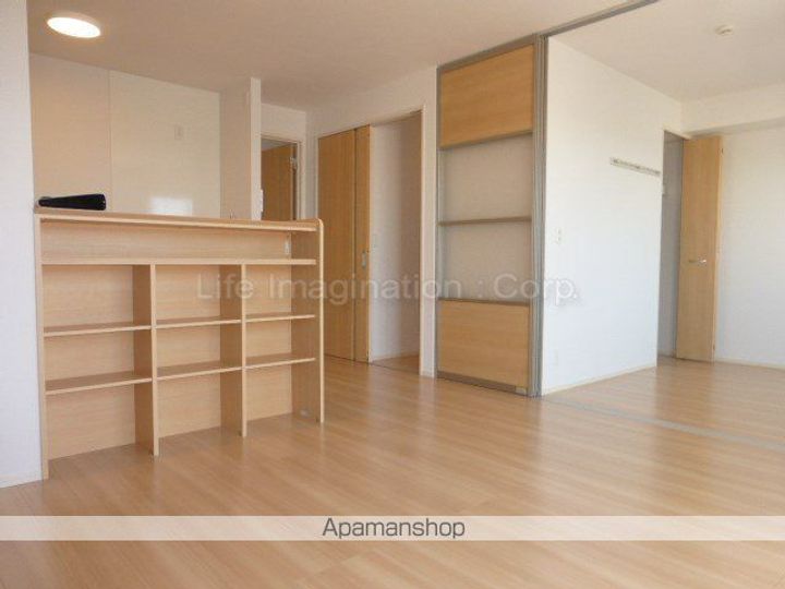 滋賀県大津市南志賀3丁目の賃貸アパートの居間