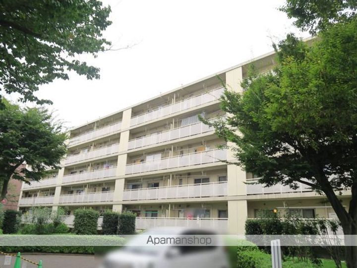 西武狭山グリーンヒル2号棟の外観