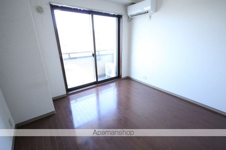 大阪府豊中市螢池東町1丁目の賃貸マンションの居間