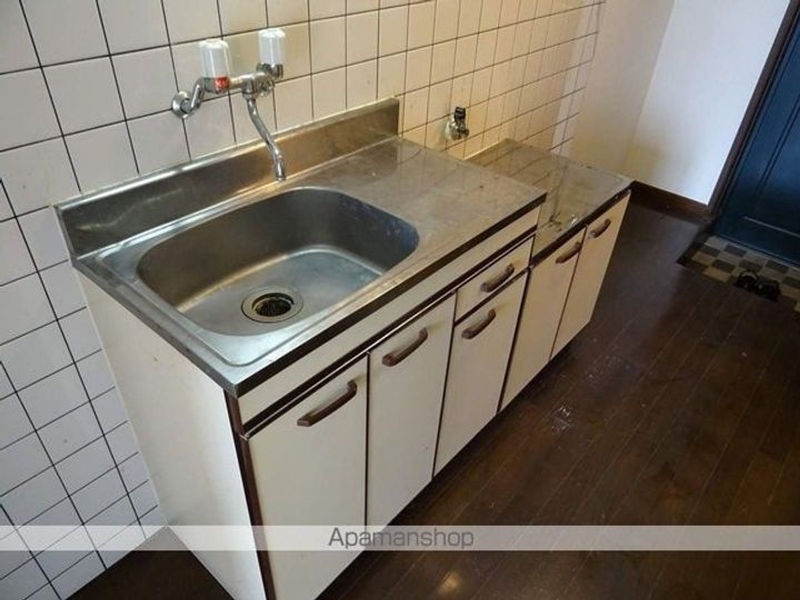 ホワイトキャッスル遠見塚7番館のキッチン