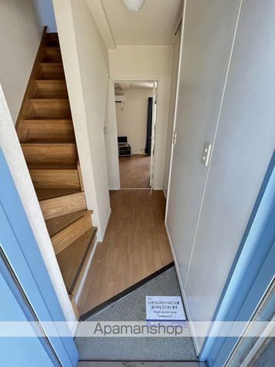 レオパレスメゾエクセル103の玄関