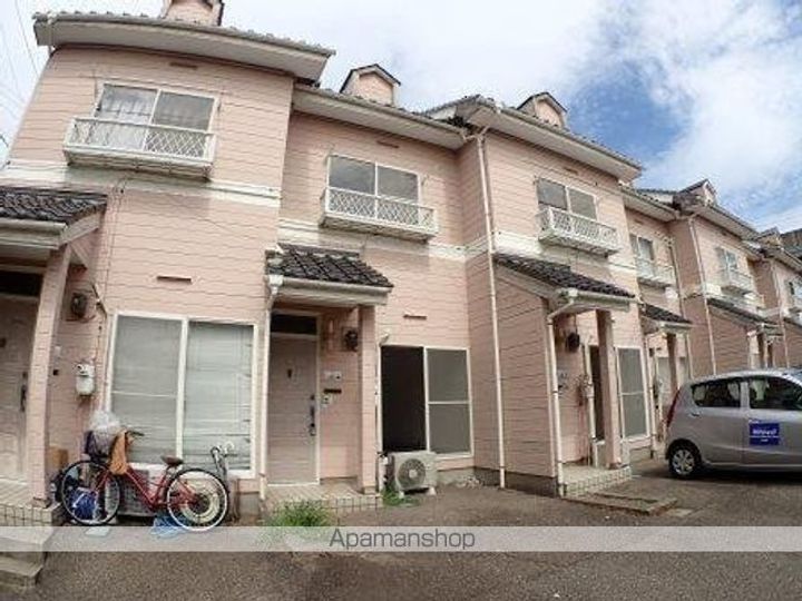 新潟県新潟市中央区本馬越2丁目の賃貸アパートの外観