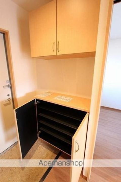 フォブール桜205の玄関