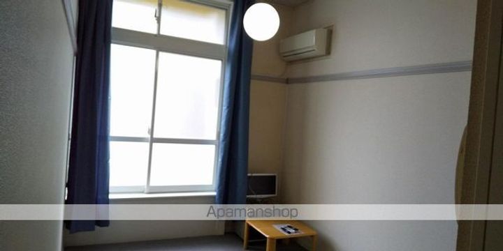 レオパレスシャトルの居間