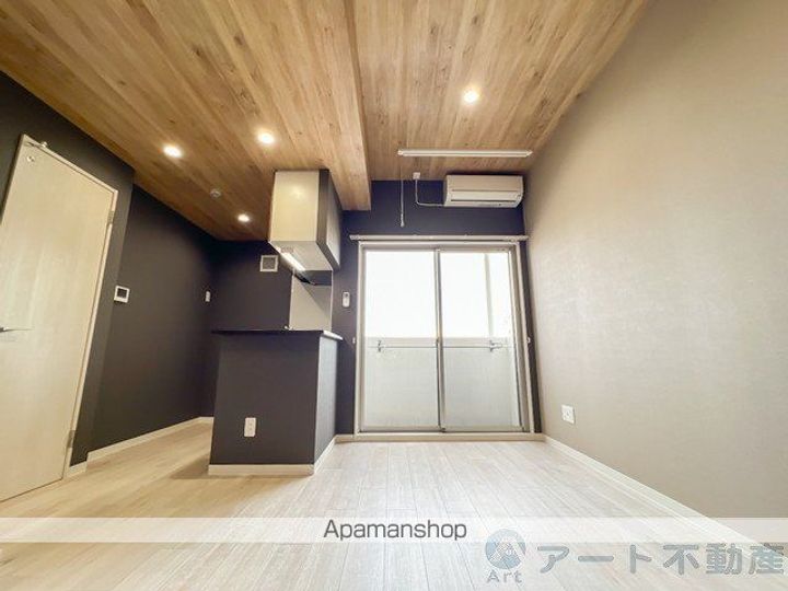 愛媛県松山市生石町の賃貸マンションの居間