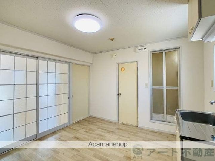 第13杉フラットの居間