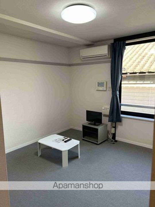 レオパレス2000202の居間