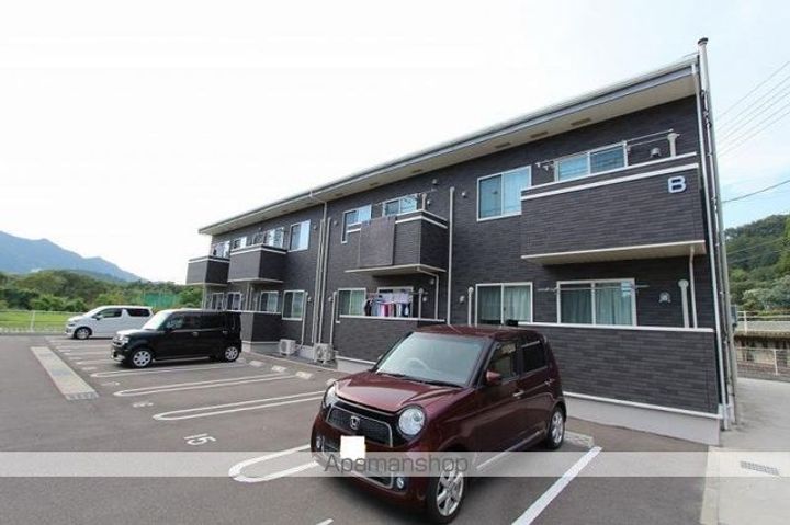 香川県高松市国分寺町福家の賃貸アパートの外観