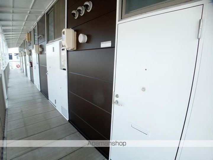 レオパレスFXの玄関