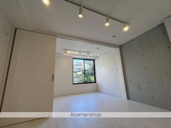 東京都新宿区新宿6丁目の賃貸マンションの内装