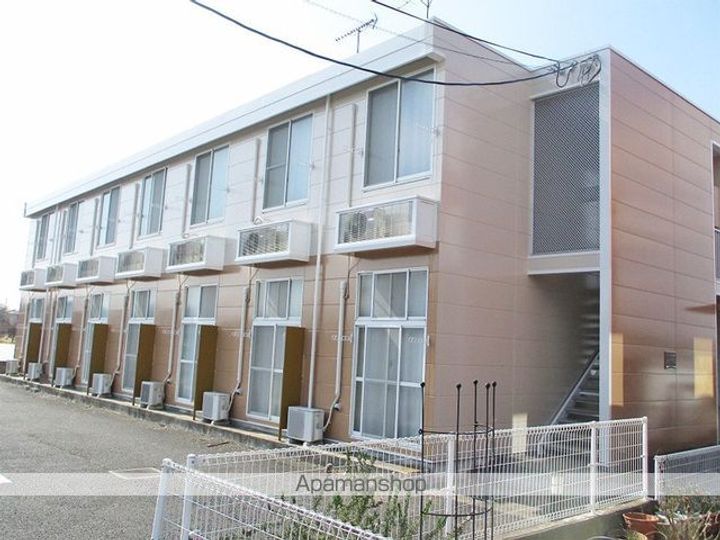 レオパレスレジデンス霞ヶ岡の外観