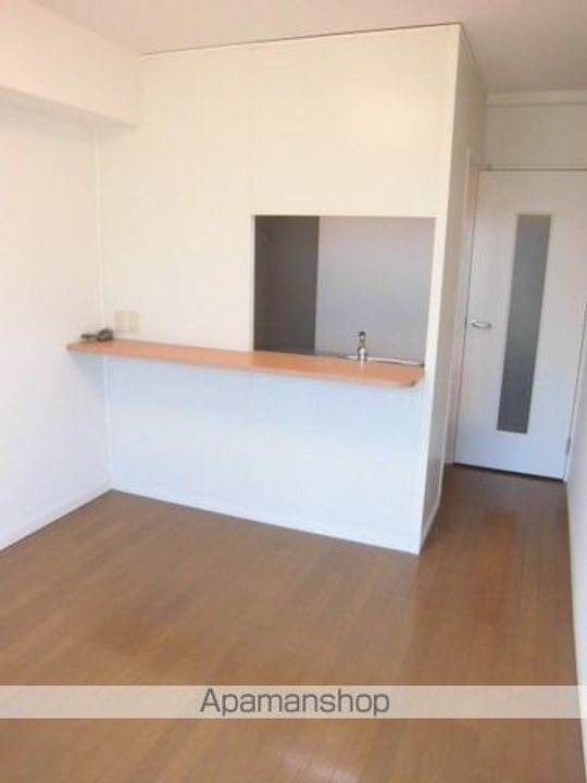 レオパレスカサフロールの居間