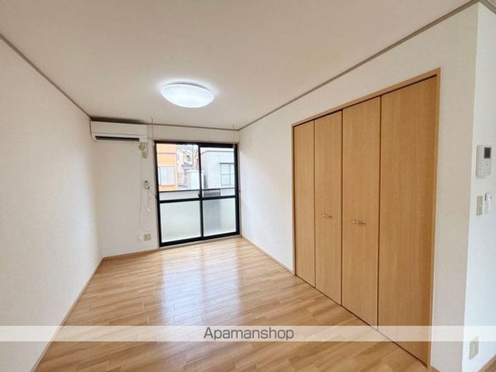 ベルエポック Aの居間