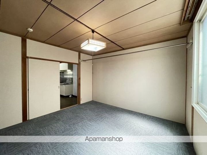 日乃出町10番1棟3戸(ヒノデチョウジュウバンヒトムネサンコ)1-2の内装