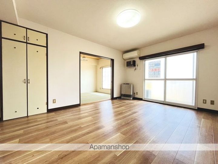 和工ビル401の居間