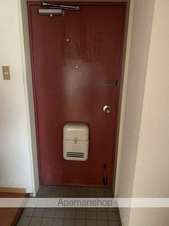 メイプルハイツ(中津)101の玄関