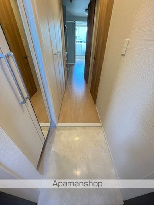 滋賀県大津市大萱4丁目の賃貸マンションの玄関