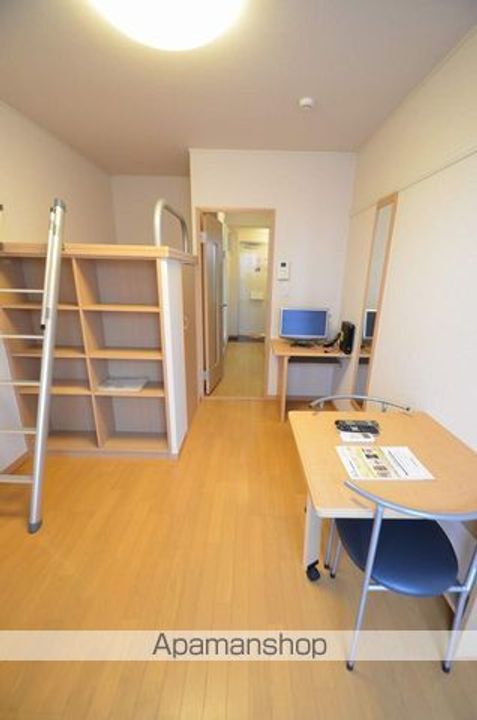 レオパレスアビタシオンの居間