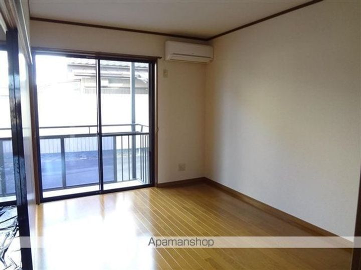 グランドライフ栄203の居間