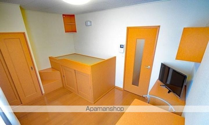 香川県高松市太田下町の賃貸アパートの居間