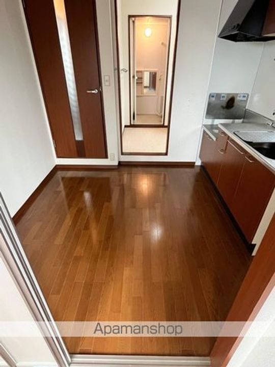 オーガスタ・スクウェアの居間