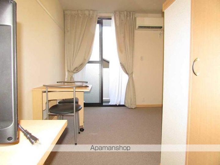 レオパレス南一番404の居間