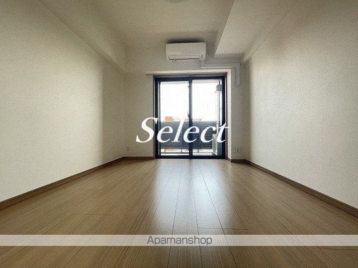 神奈川県横浜市磯子区西町の賃貸マンションの居間