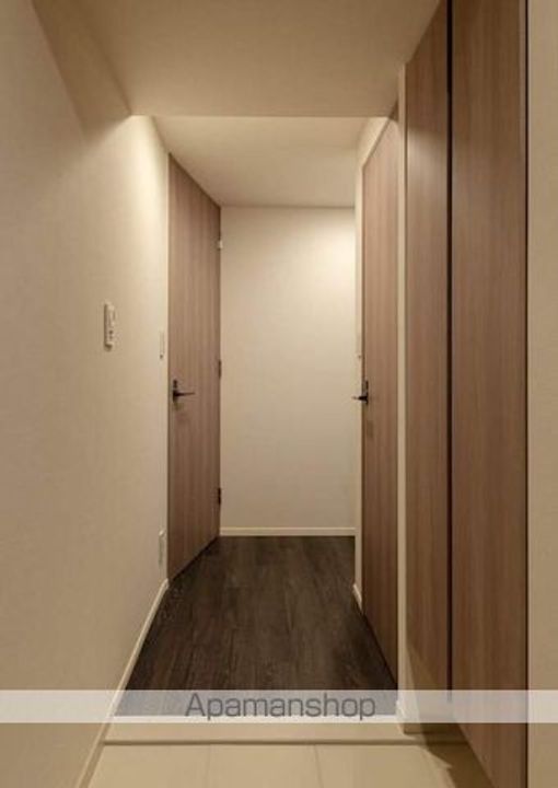 クレヴィアリグゼ日暮里の玄関