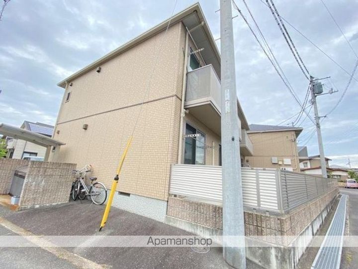 香川県高松市伏石町の賃貸アパートの外観