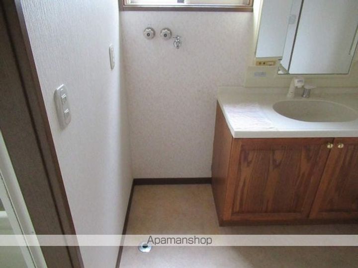 千葉貸家1の内装