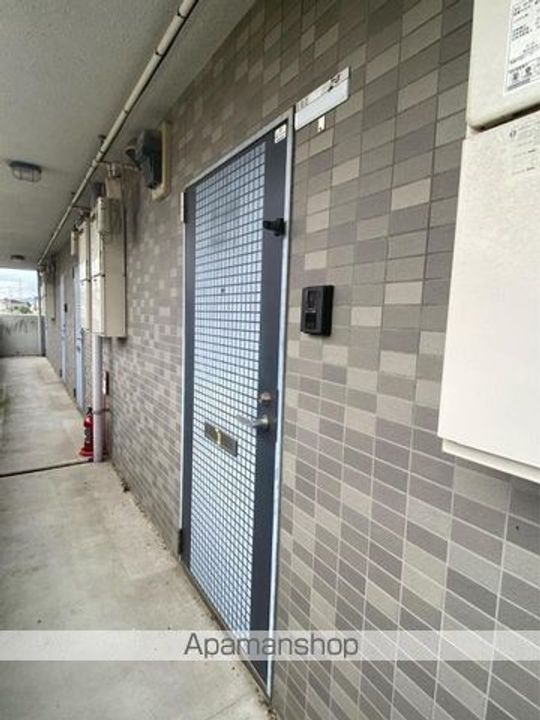 香川県さぬき市長尾西の賃貸マンションの玄関