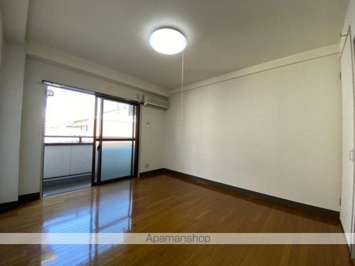 香川県高松市福岡町2丁目の賃貸アパートの居間